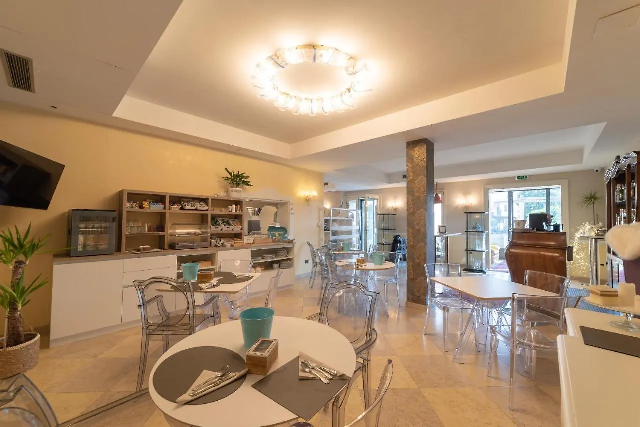 **** Hotel Albergo Minuetto Adria Italien